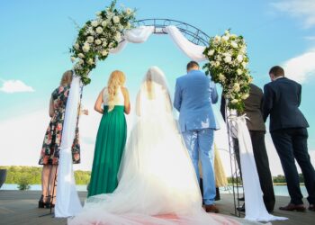 6 Reasons Why You Should Host a Thursday or Sunday Wedding