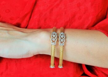 Diamond Bangles Brilliance: Sparkle with Contemporary Designs