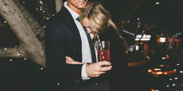 Dynamic Anniversary Celebration Ideas With Live Music